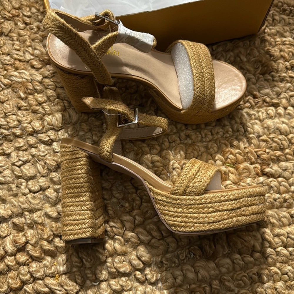 Chase & Chloe Tan Lorelie Platform Heeled Sandal - Size 9